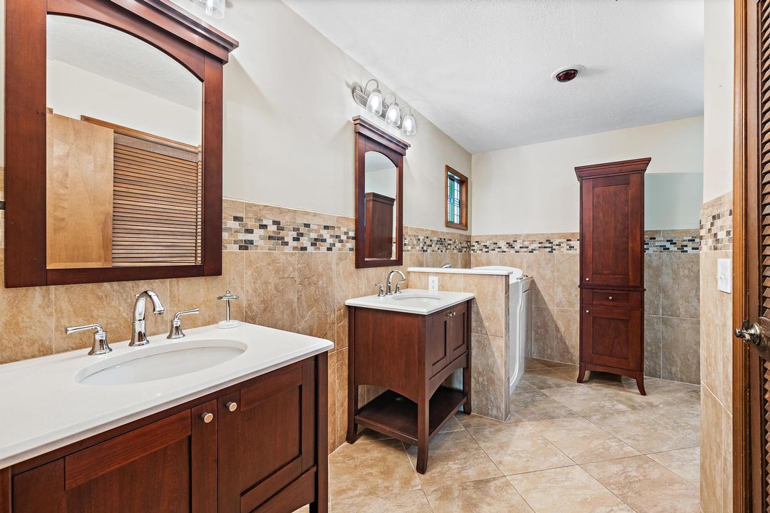 En Venta: $1,999,000 (5 camas, 3 baños, 3363 Pies cuadrados)