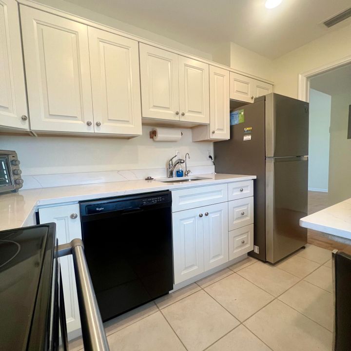 Activo con contrato: $1,900 (2 camas, 2 baños, 959 Pies cuadrados)