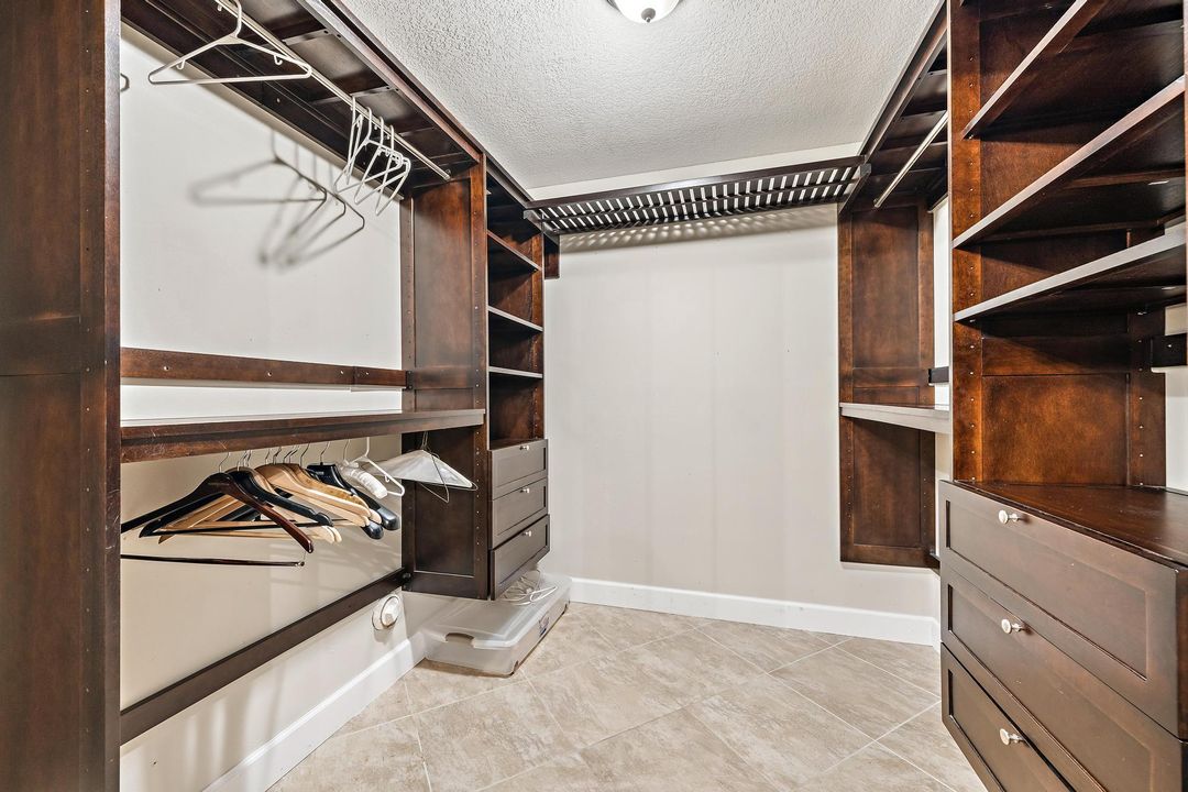 En Venta: $1,999,000 (5 camas, 3 baños, 3363 Pies cuadrados)