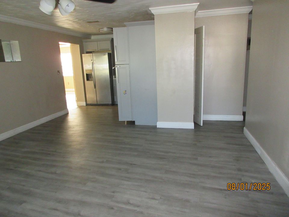 Activo con contrato: $359,900 (3 camas, 2 baños, 1386 Pies cuadrados)