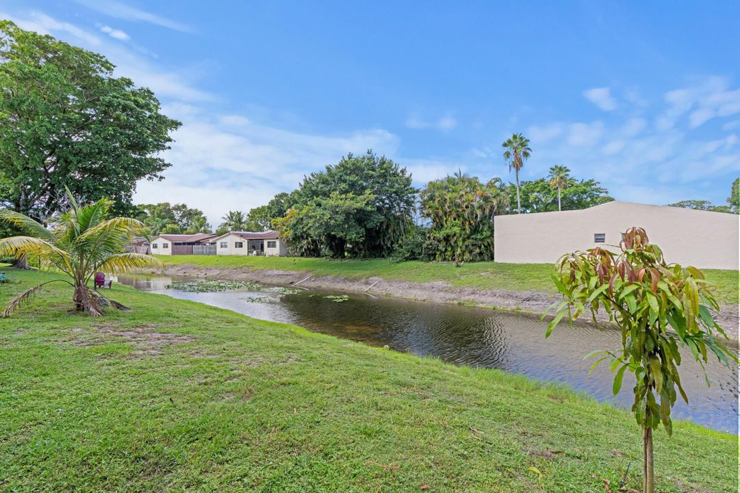 Под контрактом: $215,000 (2 спален, 2 ванн, 1051 Квадратных фут)