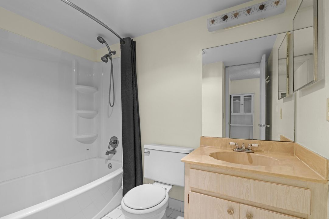 Под контрактом: $215,000 (2 спален, 2 ванн, 1051 Квадратных фут)