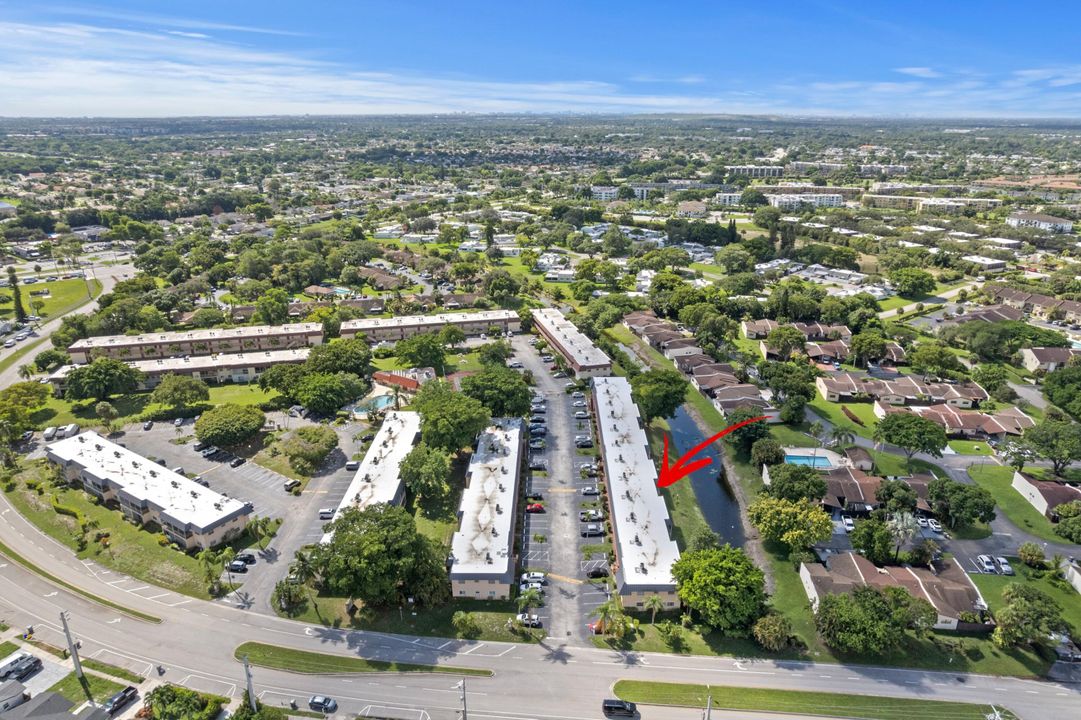 Под контрактом: $215,000 (2 спален, 2 ванн, 1051 Квадратных фут)