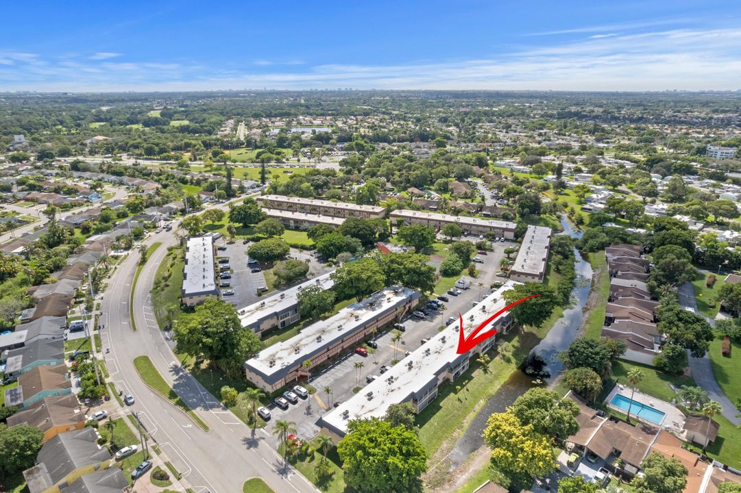 Под контрактом: $215,000 (2 спален, 2 ванн, 1051 Квадратных фут)