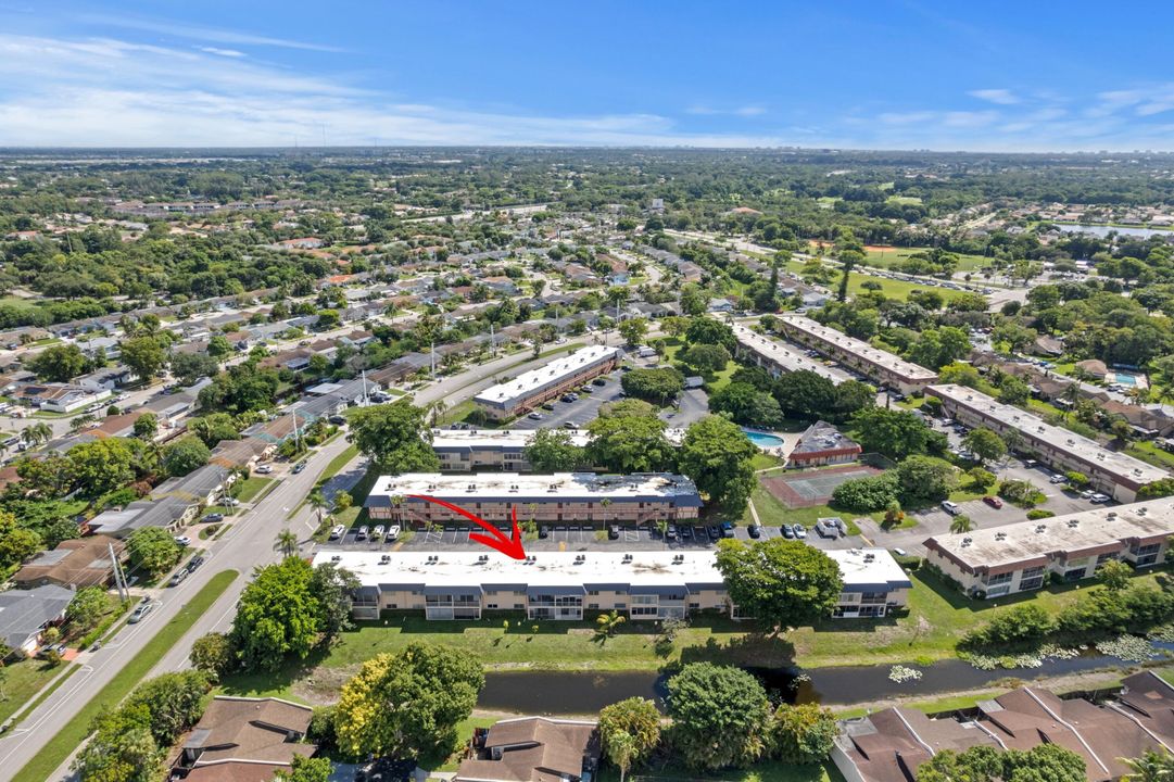 Под контрактом: $215,000 (2 спален, 2 ванн, 1051 Квадратных фут)