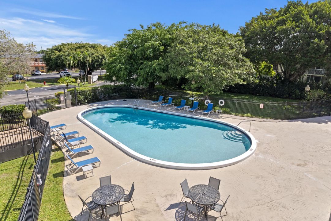 Под контрактом: $215,000 (2 спален, 2 ванн, 1051 Квадратных фут)