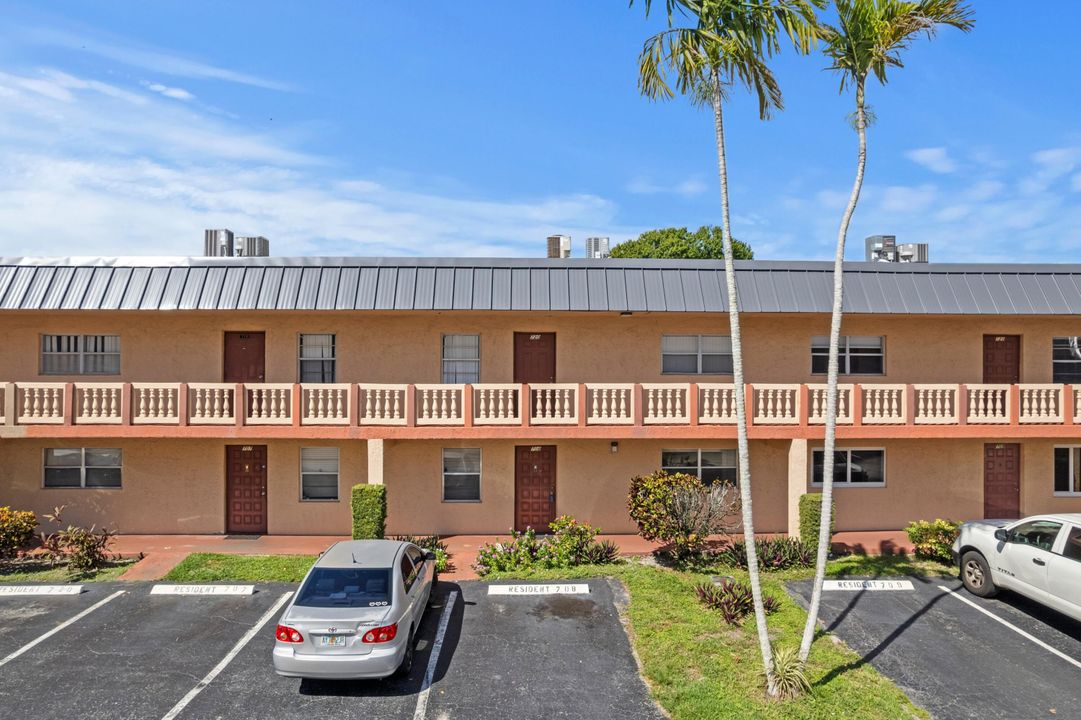 Под контрактом: $215,000 (2 спален, 2 ванн, 1051 Квадратных фут)