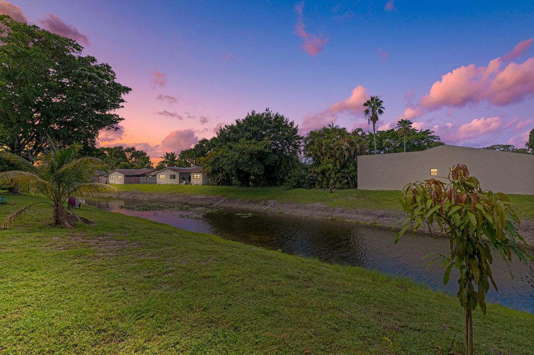 Под контрактом: $215,000 (2 спален, 2 ванн, 1051 Квадратных фут)