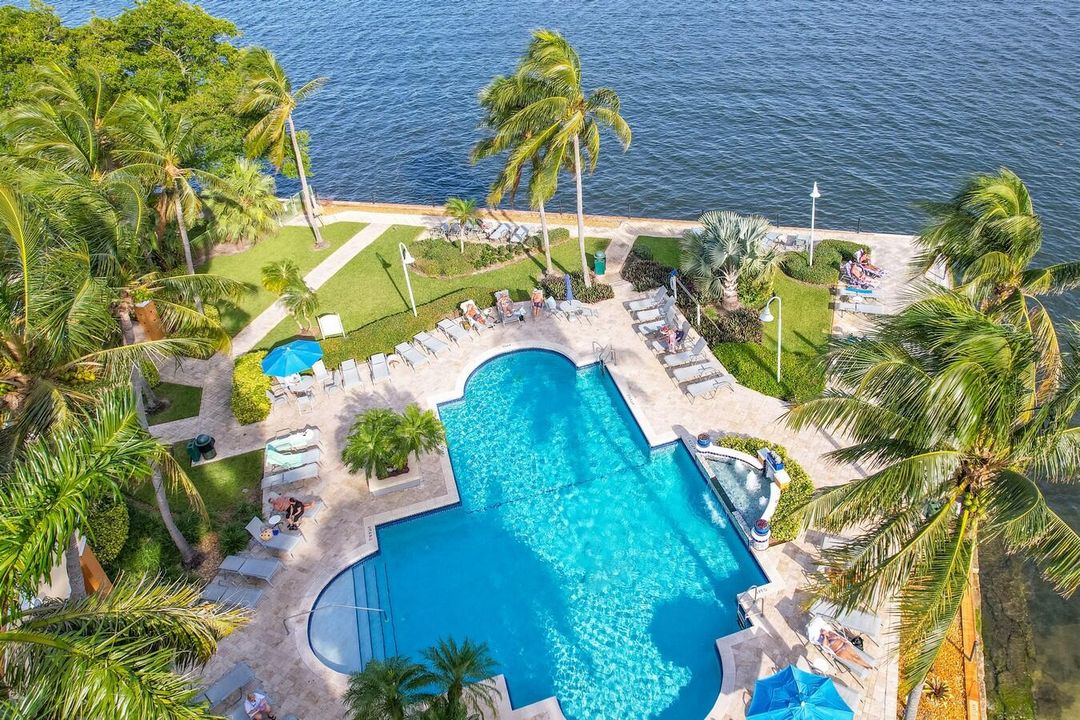 待售: $239,999 (2 贝兹, 2 浴室, 1030 平方英尺)