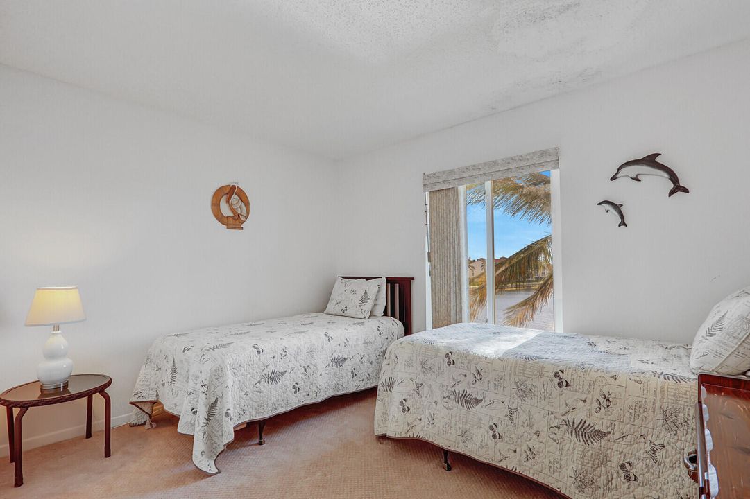 For Rent: $3,200 (2 beds, 2 baths, 1090 Square Feet)