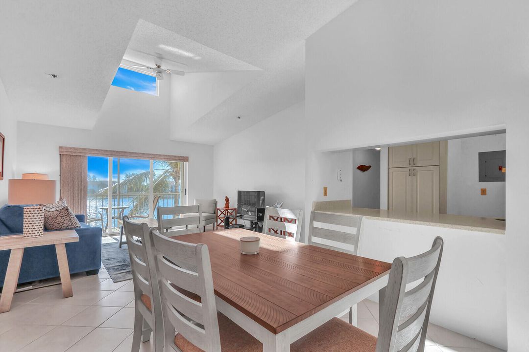 For Rent: $3,200 (2 beds, 2 baths, 1090 Square Feet)