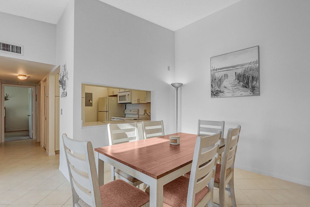 For Rent: $3,200 (2 beds, 2 baths, 1090 Square Feet)