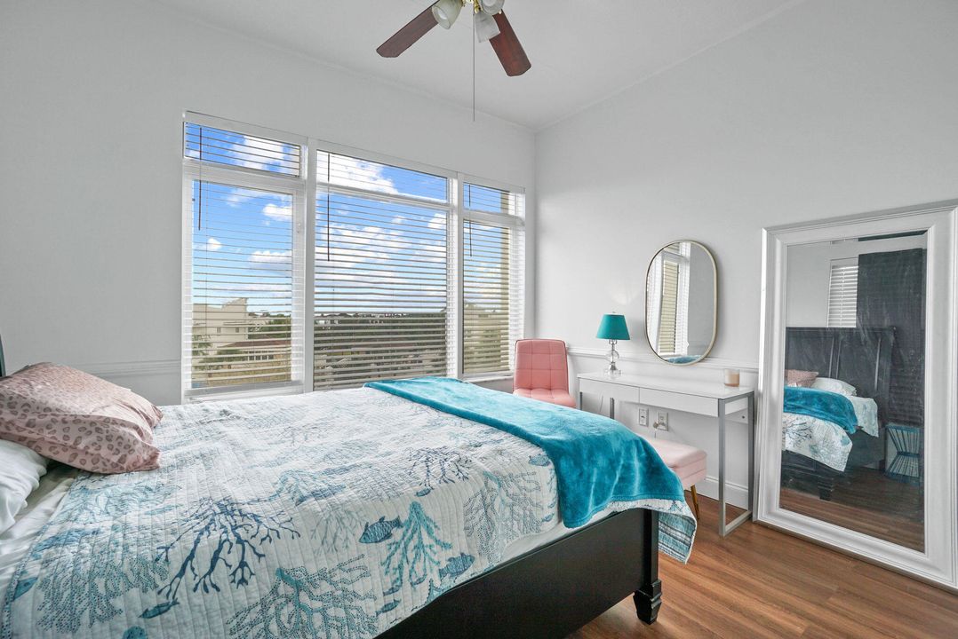 合同活跃: $2,400 (2 贝兹, 2 浴室, 1008 平方英尺)