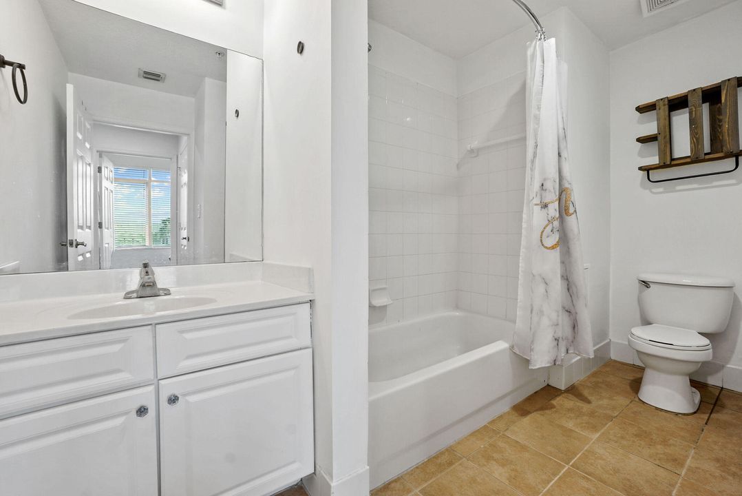 合同活跃: $2,400 (2 贝兹, 2 浴室, 1008 平方英尺)