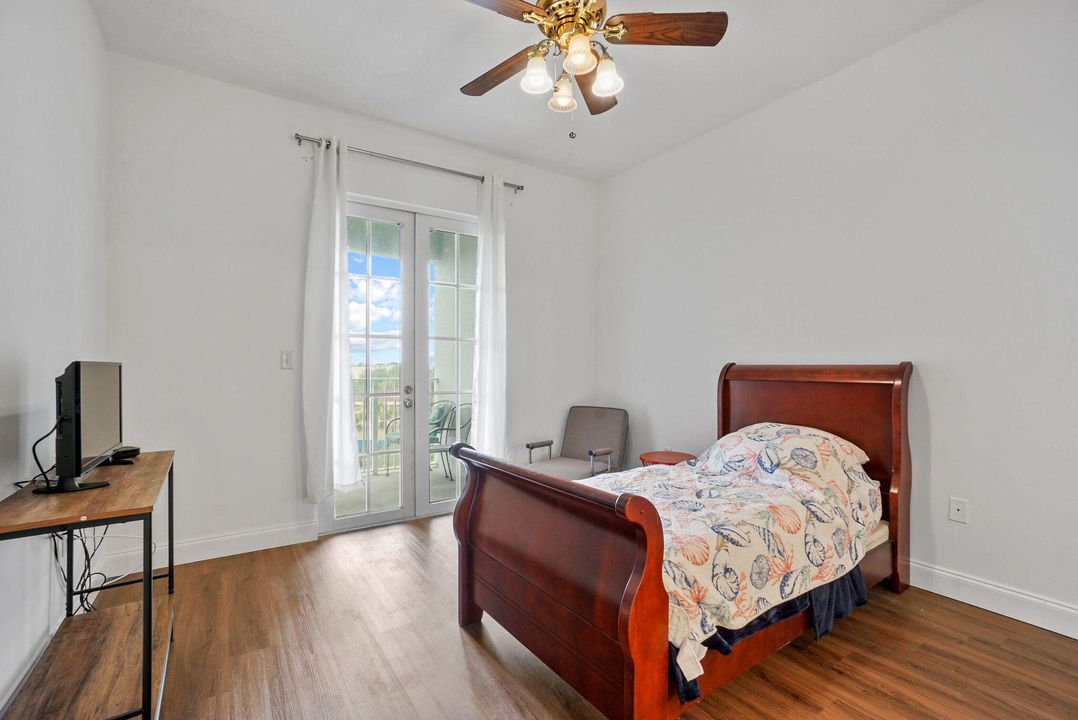 合同活跃: $2,400 (2 贝兹, 2 浴室, 1008 平方英尺)