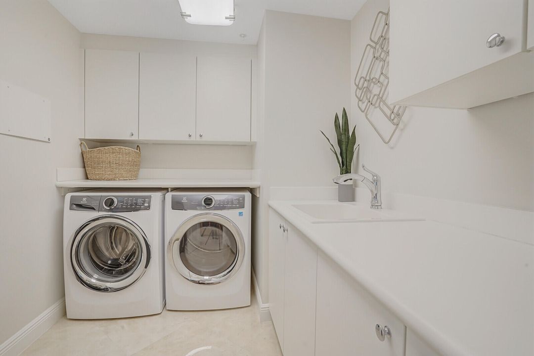 Active With Contract: $1,850,000 (2 beds, 2 baths, 1815 Square Feet)