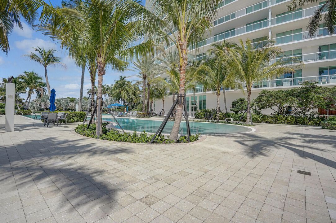 Active With Contract: $1,850,000 (2 beds, 2 baths, 1815 Square Feet)