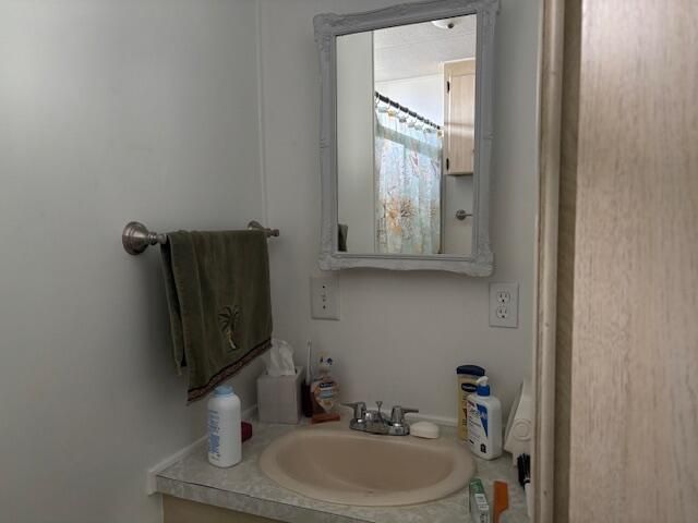 На продажу: $29,900 (2 спален, 2 ванн, 1380 Квадратных фут)