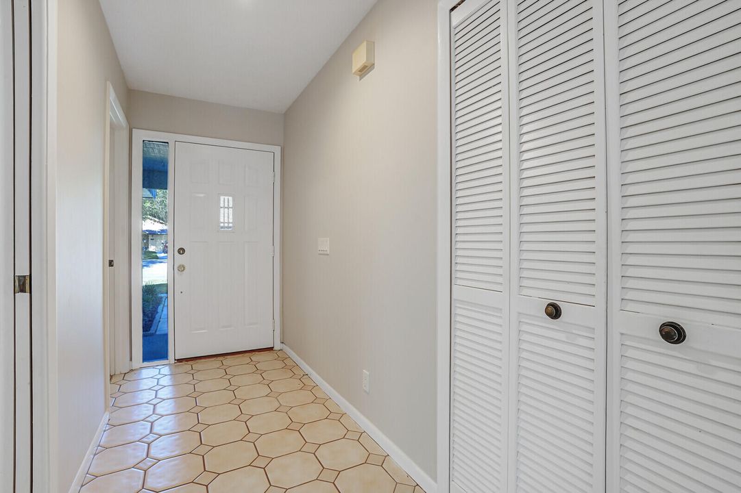 待售: $299,000 (2 贝兹, 2 浴室, 1617 平方英尺)