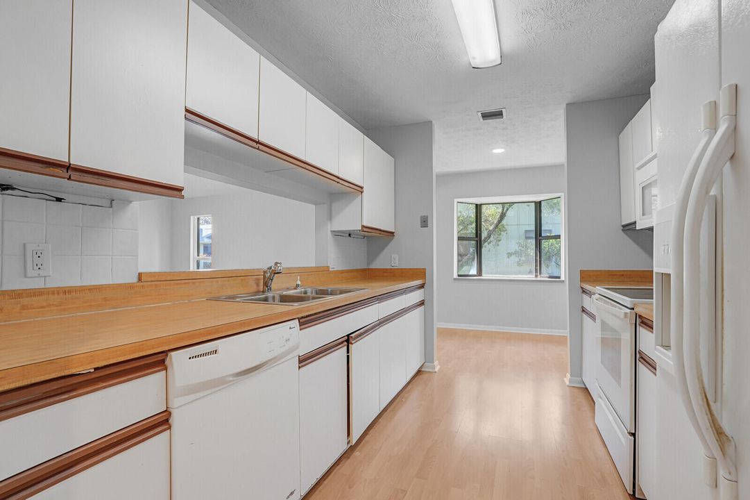 待售: $299,000 (2 贝兹, 2 浴室, 1617 平方英尺)