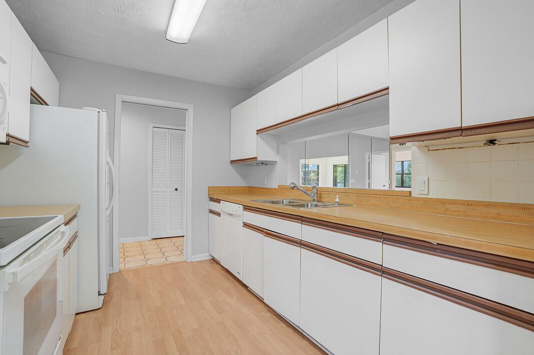 待售: $299,000 (2 贝兹, 2 浴室, 1617 平方英尺)