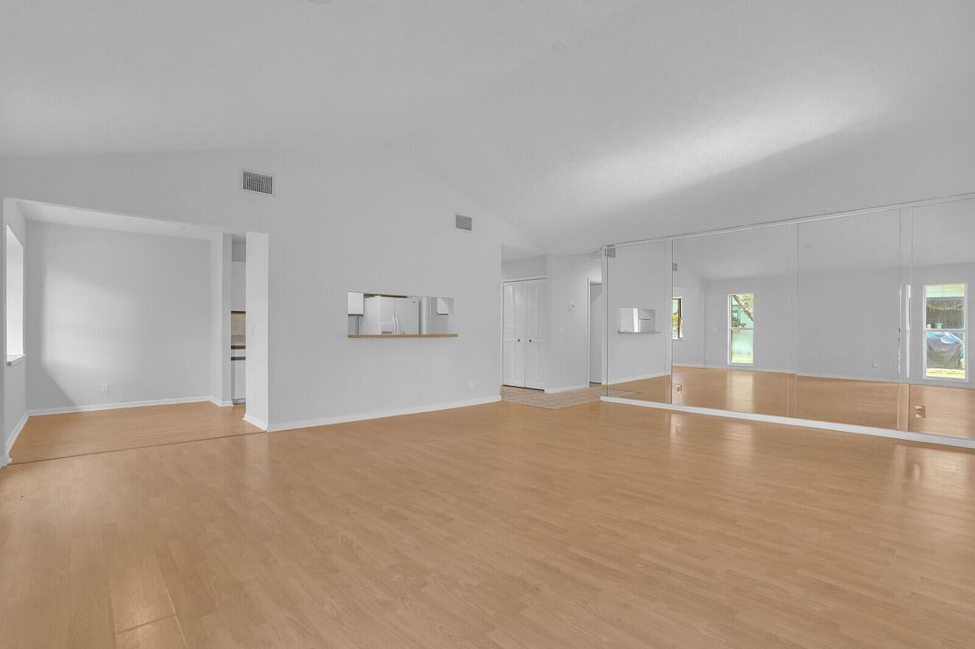 待售: $299,000 (2 贝兹, 2 浴室, 1617 平方英尺)