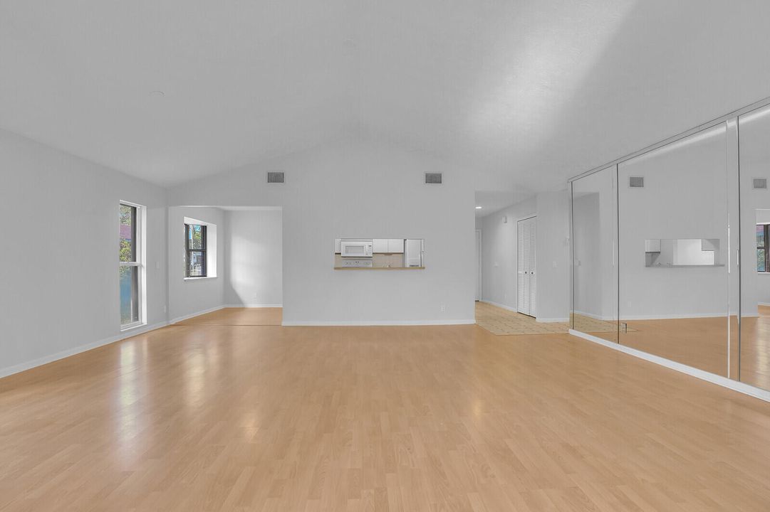 待售: $299,000 (2 贝兹, 2 浴室, 1617 平方英尺)