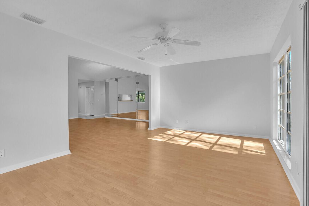 待售: $299,000 (2 贝兹, 2 浴室, 1617 平方英尺)