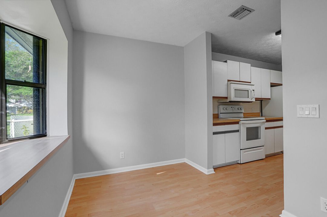 待售: $299,000 (2 贝兹, 2 浴室, 1617 平方英尺)