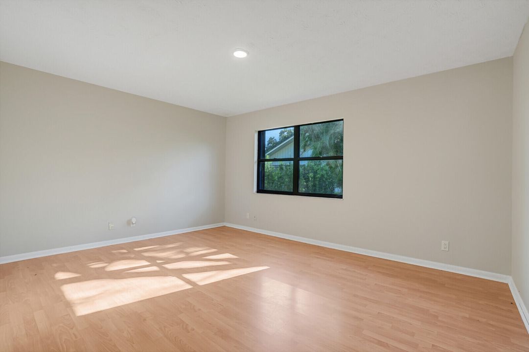 待售: $299,000 (2 贝兹, 2 浴室, 1617 平方英尺)