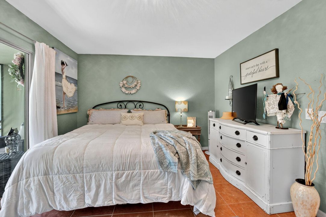 На продажу: $91,999 (1 спален, 1 ванн, 585 Квадратных фут)