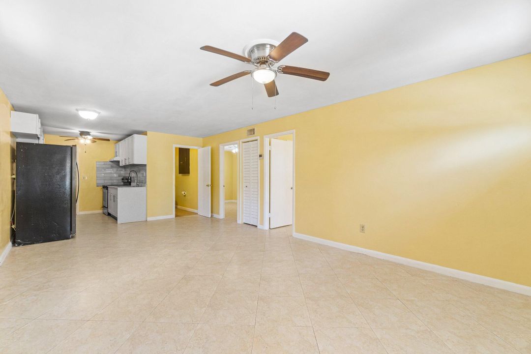 Под контрактом: $299,900 (3 спален, 2 ванн, 1062 Квадратных фут)