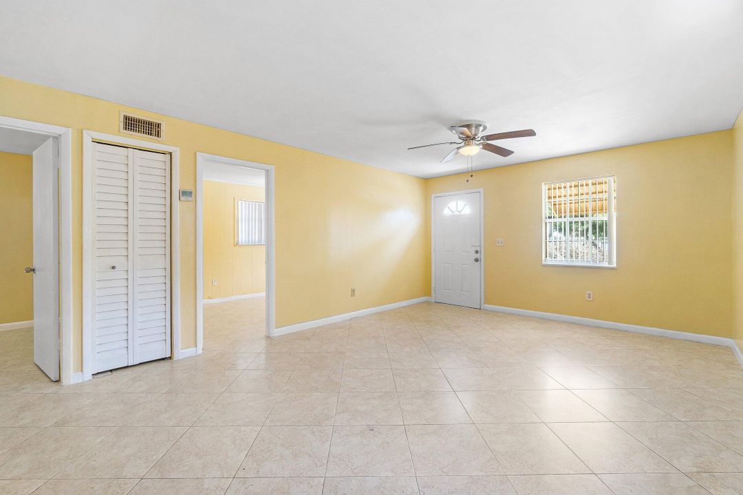 Под контрактом: $299,900 (3 спален, 2 ванн, 1062 Квадратных фут)