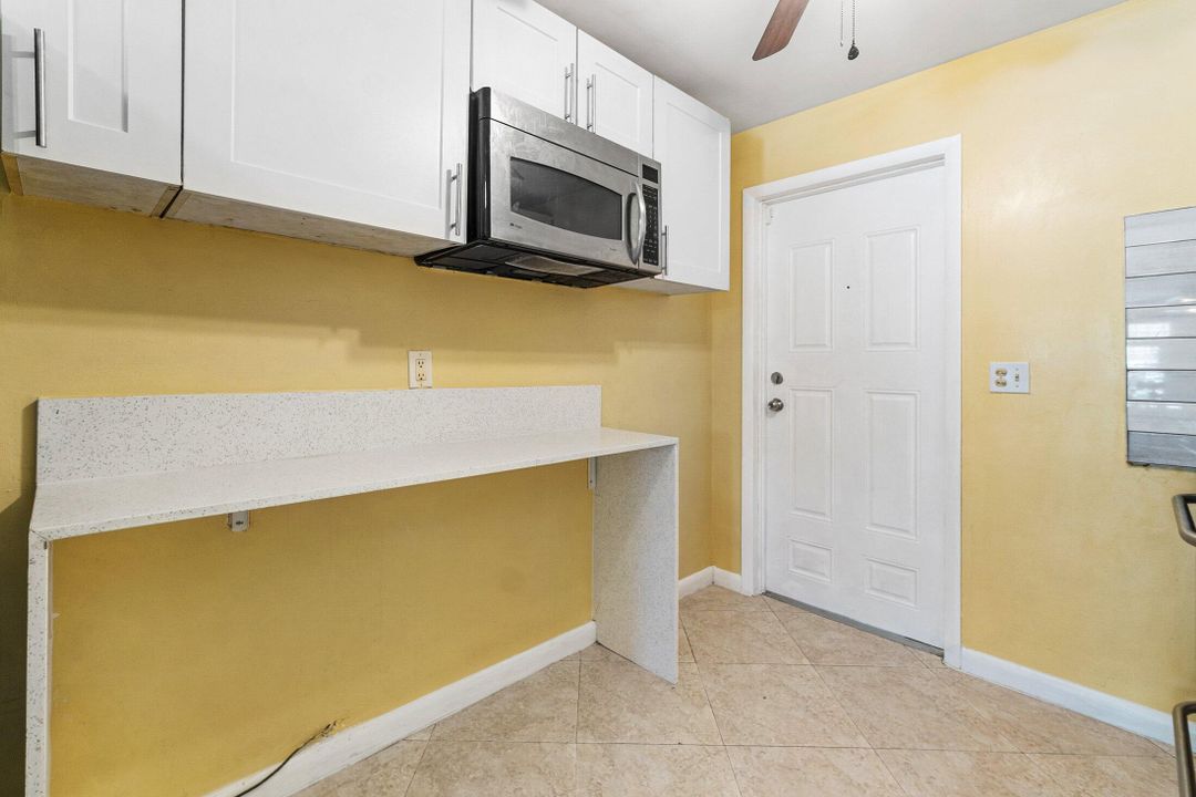 Под контрактом: $299,900 (3 спален, 2 ванн, 1062 Квадратных фут)