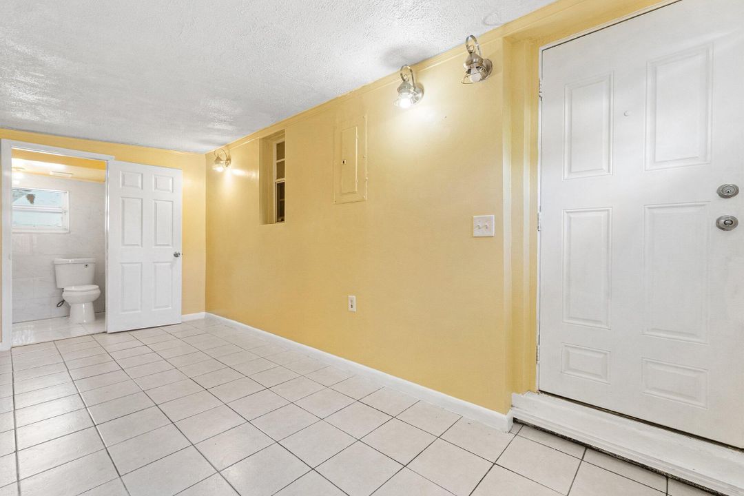 Под контрактом: $299,900 (3 спален, 2 ванн, 1062 Квадратных фут)