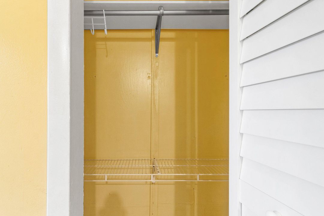 Под контрактом: $299,900 (3 спален, 2 ванн, 1062 Квадратных фут)