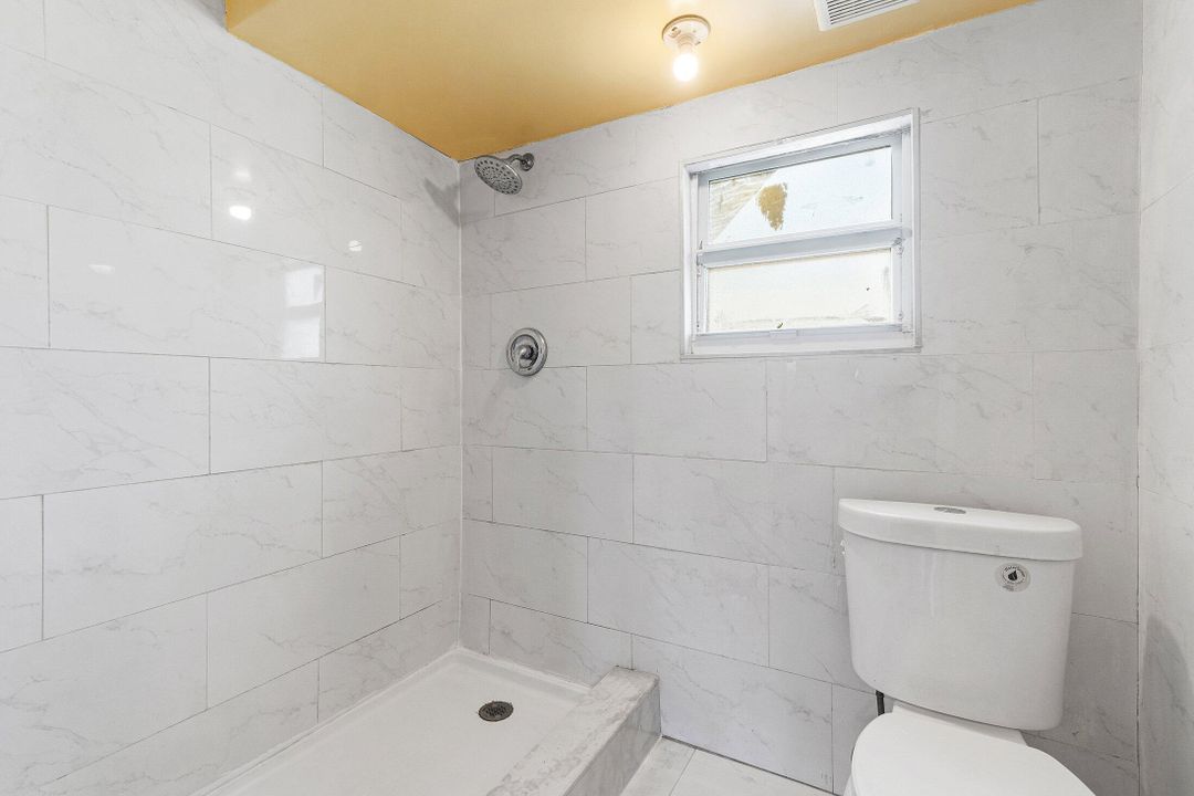 Под контрактом: $299,900 (3 спален, 2 ванн, 1062 Квадратных фут)