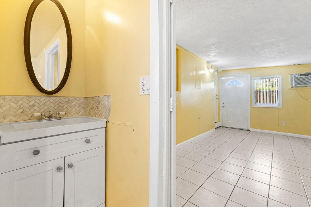 Под контрактом: $299,900 (3 спален, 2 ванн, 1062 Квадратных фут)