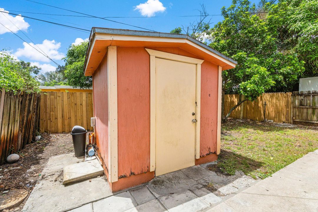 Под контрактом: $299,900 (3 спален, 2 ванн, 1062 Квадратных фут)