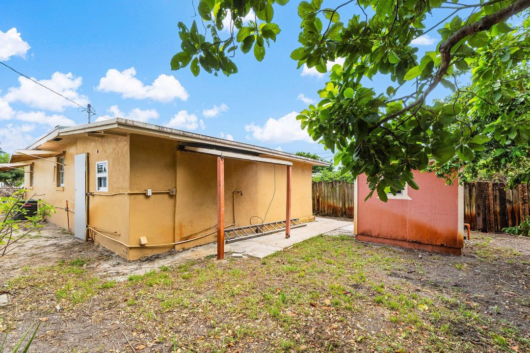 Под контрактом: $299,900 (3 спален, 2 ванн, 1062 Квадратных фут)