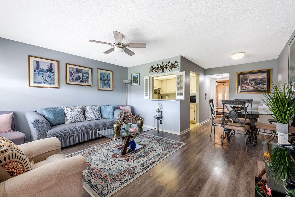 待售: $69,900 (1 贝兹, 1 浴室, 585 平方英尺)