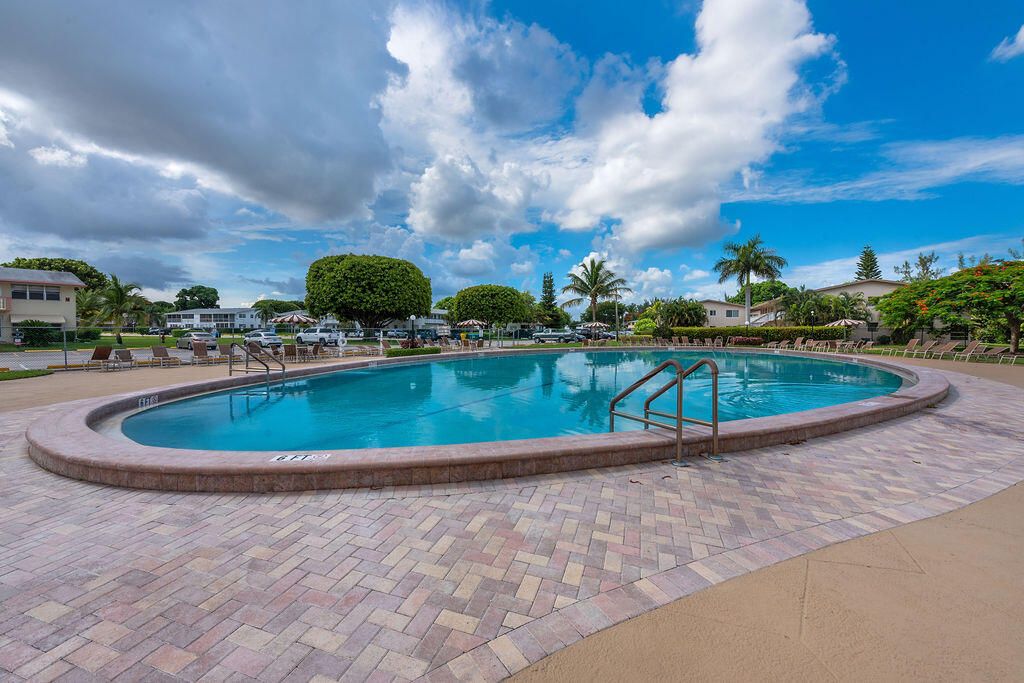 待售: $69,900 (1 贝兹, 1 浴室, 585 平方英尺)