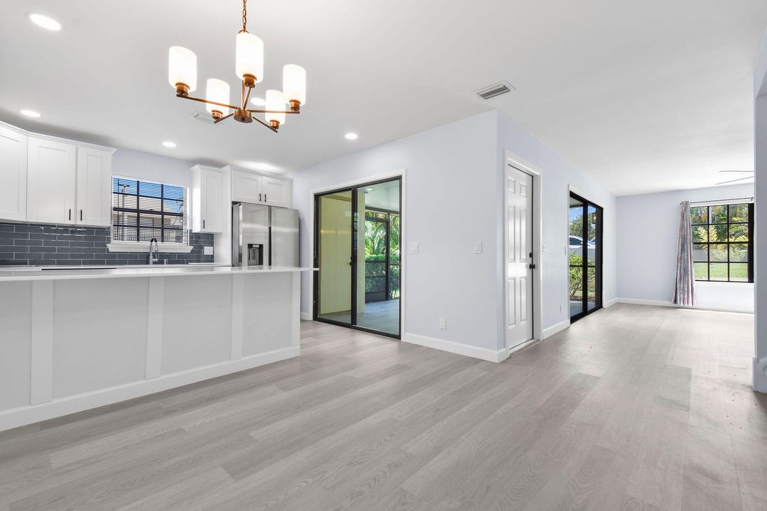 待售: $284,900 (2 贝兹, 2 浴室, 1384 平方英尺)