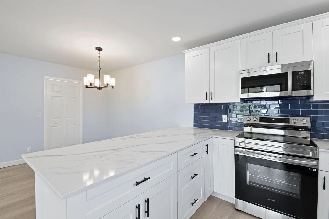 待售: $284,900 (2 贝兹, 2 浴室, 1384 平方英尺)