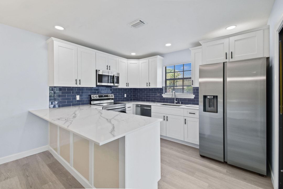 待售: $284,900 (2 贝兹, 2 浴室, 1384 平方英尺)