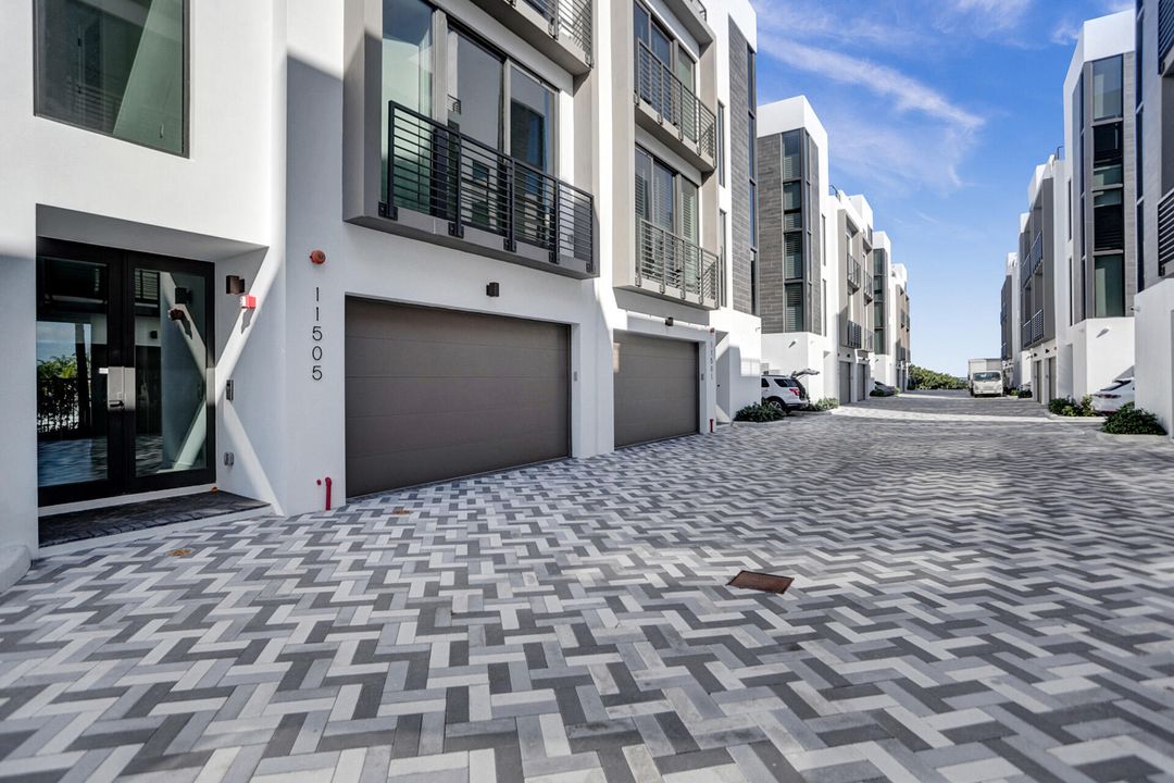 For Rent: $15,000 (3 beds, 4 baths, 3304 Square Feet)