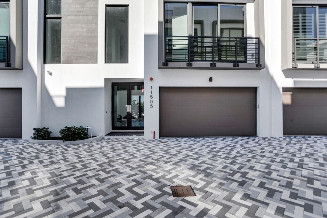 For Rent: $15,000 (3 beds, 4 baths, 3304 Square Feet)