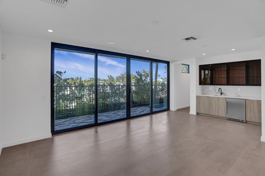 For Rent: $15,000 (3 beds, 4 baths, 3304 Square Feet)