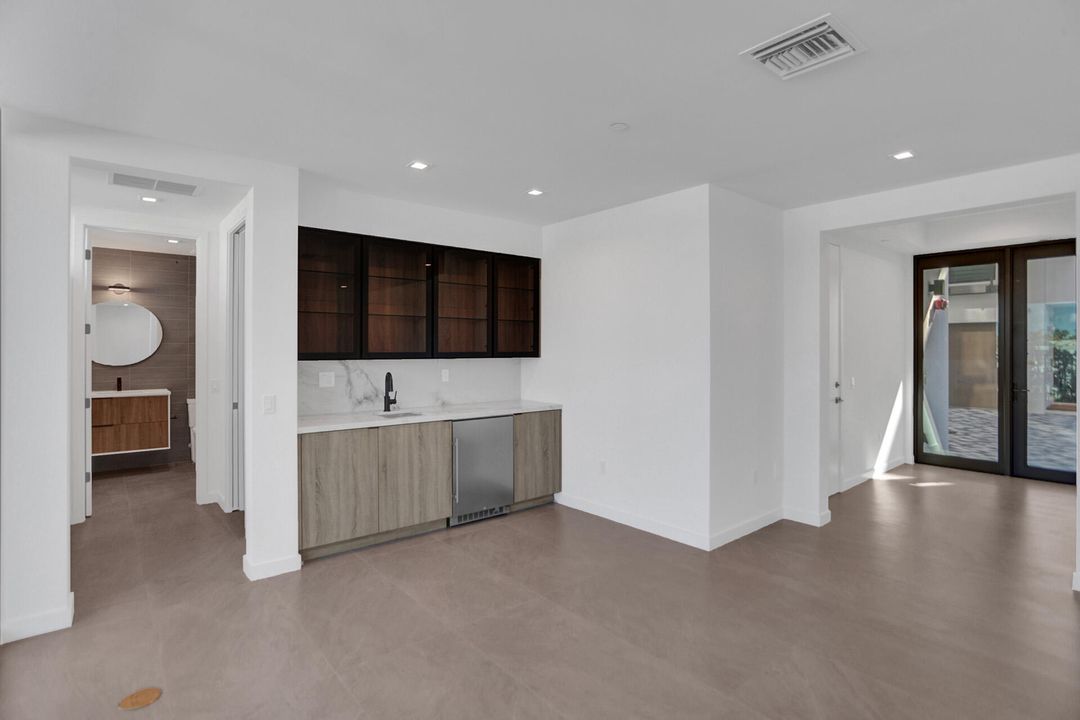 For Rent: $15,000 (3 beds, 4 baths, 3304 Square Feet)