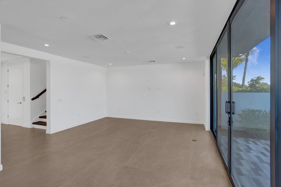 For Rent: $15,000 (3 beds, 4 baths, 3304 Square Feet)